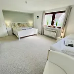 Ostsee-landhaus Maehl In Mit Sauna Und Kamin Auch Fuer Gruppen Hébergement de vacances Prerow