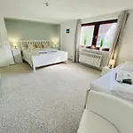Ostsee-landhaus Maehl In Mit Sauna Und Kamin Auch Fuer Gruppen Hébergement de vacances